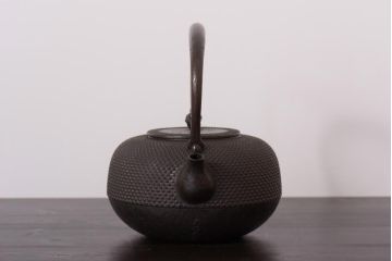 アンティーク雑貨　南部鉄瓶　在銘　秀山　作家物　あられ鉄瓶