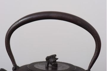 アンティーク雑貨　南部鉄瓶　在銘　秀山　作家物　あられ鉄瓶