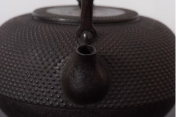 アンティーク雑貨　南部鉄瓶　在銘　秀山　作家物　あられ鉄瓶