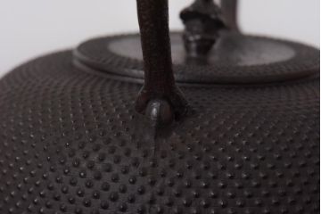 アンティーク雑貨　南部鉄瓶　在銘　秀山　作家物　あられ鉄瓶