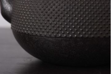 アンティーク雑貨　南部鉄瓶　在銘　秀山　作家物　あられ鉄瓶