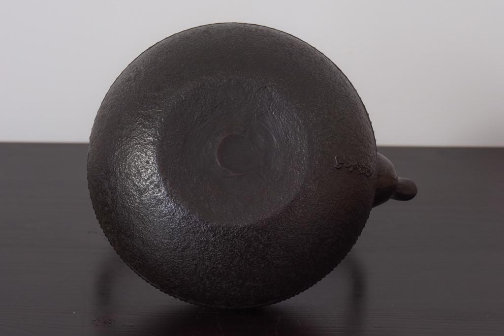 アンティーク雑貨　南部鉄瓶　在銘　秀山　作家物　あられ鉄瓶