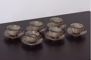人間国宝　島岡達三　象嵌赤絵　草花文コーヒーセット(カップ&ソーサー、クリーマー、シュガーポット)