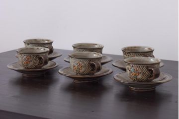 人間国宝　島岡達三　象嵌赤絵　草花文コーヒーセット(カップ&ソーサー、クリーマー、シュガーポット)