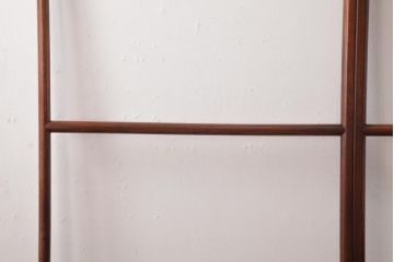 アンティーク家具　和風インテリア　エンジュ材　折り鶴の透かし彫りが魅力的な二つ折り衣桁(着物掛け、ハンガーラック)