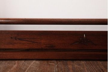 アンティーク家具　和風インテリア　エンジュ材　折り鶴の透かし彫りが魅力的な二つ折り衣桁(着物掛け、ハンガーラック)