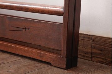 アンティーク家具　和風インテリア　エンジュ材　折り鶴の透かし彫りが魅力的な二つ折り衣桁(着物掛け、ハンガーラック)