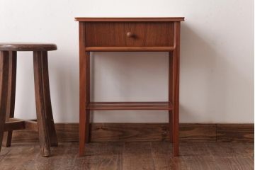 ヴィンテージ家具　北欧ビンテージ家具　Vanson　チーク材　おしゃれなサイドテーブル(飾り台)