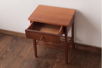 ヴィンテージ家具　北欧ビンテージ家具　Vanson　チーク材　おしゃれなサイドテーブル(飾り台)