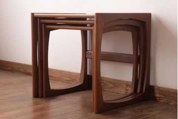 ヴィンテージ家具　北欧ビンテージ　モダンなデザインのネストテーブル(サイドテーブル、カフェテーブル)