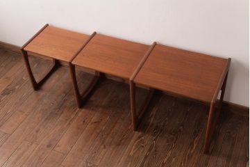 ヴィンテージ家具　北欧ビンテージ　モダンなデザインのネストテーブル(サイドテーブル、カフェテーブル)