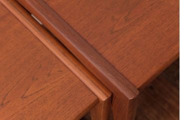 ヴィンテージ家具　北欧ビンテージ　モダンなデザインのネストテーブル(サイドテーブル、カフェテーブル)