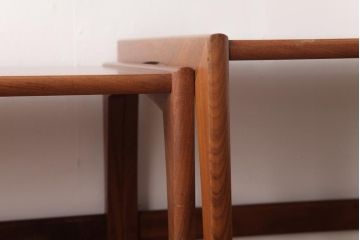 ヴィンテージ家具　北欧ビンテージ　モダンなデザインのネストテーブル(サイドテーブル、カフェテーブル)