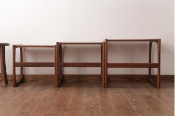 ヴィンテージ家具　北欧ビンテージ　モダンなデザインのネストテーブル(サイドテーブル、カフェテーブル)