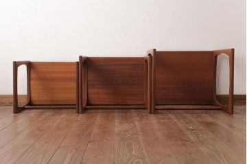 ヴィンテージ家具　北欧ビンテージ　モダンなデザインのネストテーブル(サイドテーブル、カフェテーブル)