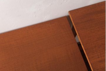 ヴィンテージ家具　北欧ビンテージ　脚のデザインがおしゃれなネストテーブル(サイドテーブル、カフェテーブル)