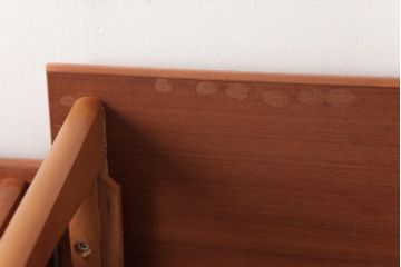 ヴィンテージ家具　北欧ビンテージ　脚のデザインがおしゃれなネストテーブル(サイドテーブル、カフェテーブル)