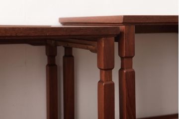 ヴィンテージ家具　北欧家具　デンマークビンテージ　タイルトップのネストテーブル(サイドテーブル、カフェテーブル)