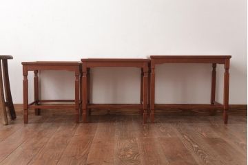 ヴィンテージ家具　北欧家具　デンマークビンテージ　タイルトップのネストテーブル(サイドテーブル、カフェテーブル)