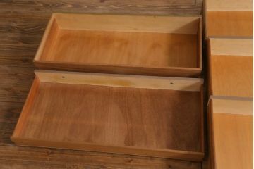 ビンテージ家具　北欧ヴィンテージ　チーク材　シンプルモダンな脚付きチェスト(引き出し)