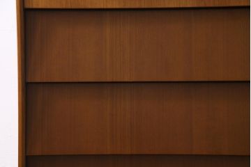 ビンテージ家具　北欧ヴィンテージ　チーク材　シンプルモダンな脚付きチェスト(引き出し)