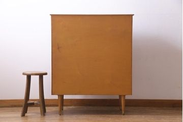 ビンテージ家具　北欧ヴィンテージ　チーク材　シンプルモダンな脚付きチェスト(引き出し)