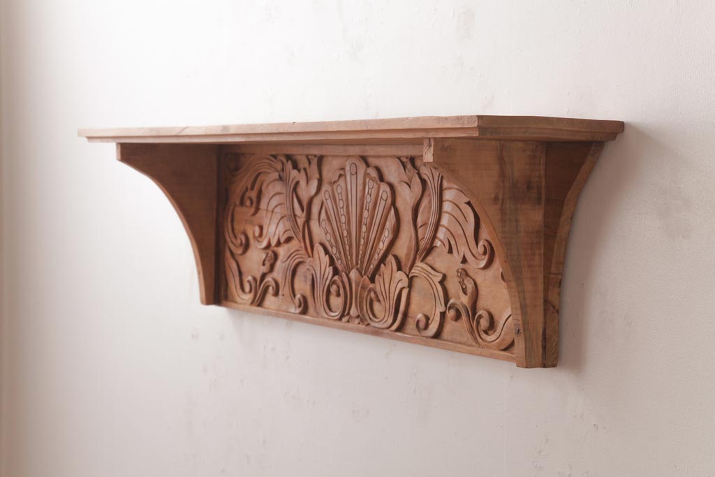 アンティーク家具　フランスアンティーク　クラシカルな彫刻が魅力的なウォールラック(壁掛け棚、吊り棚)
