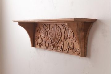 アンティーク家具　フランスアンティーク　クラシカルな彫刻が魅力的なウォールラック(壁掛け棚、吊り棚)