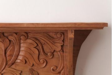 アンティーク家具　フランスアンティーク　クラシカルな彫刻が魅力的なウォールラック(壁掛け棚、吊り棚)