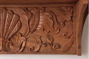 アンティーク家具　フランスアンティーク　クラシカルな彫刻が魅力的なウォールラック(壁掛け棚、吊り棚)