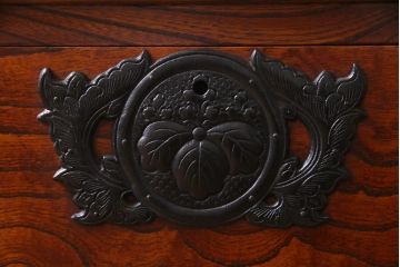リメイク家具　伝統工芸　岩谷堂　天板栗無垢材　桐文金具　ベンチローボード(引き出し、タンス)