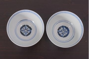 アンティーク雑貨　江戸期　伊万里　鳳凰　蓋付き茶碗2客セット(和食器)(R-036529)