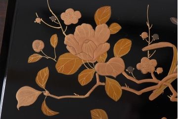 アンティーク雑貨　古民具　外箱付き　椿・梅・水仙の蒔絵が美しい四段重箱(お重)(R-036534)