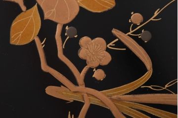 アンティーク雑貨　古民具　外箱付き　椿・梅・水仙の蒔絵が美しい四段重箱(お重)(R-036534)