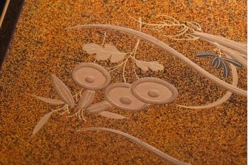 アンティーク雑貨　古民具　外箱付き　椿・梅・水仙の蒔絵が美しい四段重箱(お重)(R-036534)