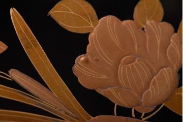 アンティーク雑貨　古民具　外箱付き　椿・梅・水仙の蒔絵が美しい四段重箱(お重)(R-036534)