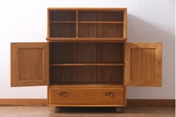 ヴィンテージ家具　イギリス家具　ERCOL(アーコール)　柔らかな雰囲気を醸し出す北欧スタイルのキャビネット(収納棚、サイドボード、戸棚、ビンテージ)(R-036539)