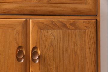 ヴィンテージ家具　イギリス家具　ERCOL(アーコール)　柔らかな雰囲気を醸し出す北欧スタイルのキャビネット(収納棚、サイドボード、戸棚、ビンテージ)(R-036539)