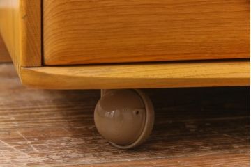 ヴィンテージ家具　イギリス家具　ERCOL(アーコール)　柔らかな雰囲気を醸し出す北欧スタイルのキャビネット(収納棚、サイドボード、戸棚、ビンテージ)(R-036539)