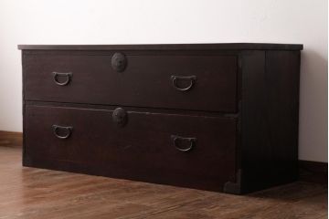 アンティーク家具　引き出し2段　前面ケヤキ材　天板リメイク　丸金具の意匠が上品な二本松箪笥(ローボード、アンティークチェスト、テレビ台)