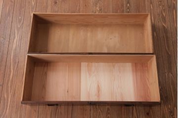 アンティーク家具　引き出し2段　前面ケヤキ材　天板リメイク　丸金具の意匠が上品な二本松箪笥(ローボード、アンティークチェスト、テレビ台)