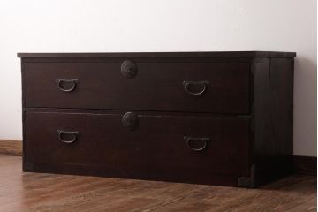 アンティーク家具　引き出し2段　前面ケヤキ材　天板リメイク　丸金具の意匠が上品な二本松箪笥(ローボード、アンティークチェスト、テレビ台)