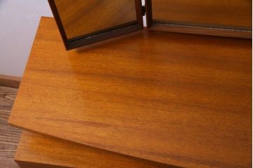 ビンテージ家具　イギリスヴィンテージ　G-PLAN(ジープラン)　Quadrille(クヮドリール)　柔らかな木色のチーク材製ドレッサー(サイドボード)