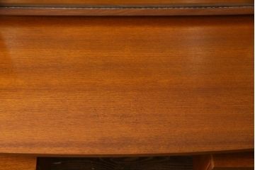 ビンテージ家具　イギリスヴィンテージ　G-PLAN(ジープラン)　Quadrille(クヮドリール)　柔らかな木色のチーク材製ドレッサー(サイドボード)