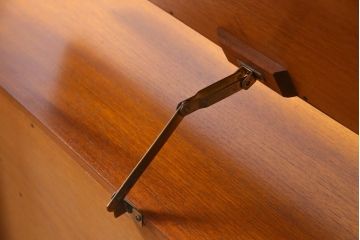 ビンテージ家具　イギリスヴィンテージ　G-PLAN(ジープラン)　Quadrille(クヮドリール)　柔らかな木色のチーク材製ドレッサー(サイドボード)