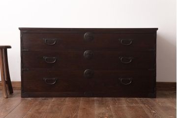 アンティーク家具　引き出し3段　前面ケヤキ材　天板リメイク　丸金具の意匠が上品な二本松箪笥(ローボード、アンティークチェスト、テレビ台)