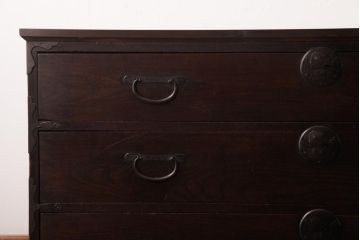 アンティーク家具　引き出し3段　前面ケヤキ材　天板リメイク　丸金具の意匠が上品な二本松箪笥(ローボード、アンティークチェスト、テレビ台)