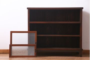 アンティーク家具　前面ケヤキ材　結霜ガラス入り　和製アンティークの脚付きキャビネット(戸棚、収納棚)