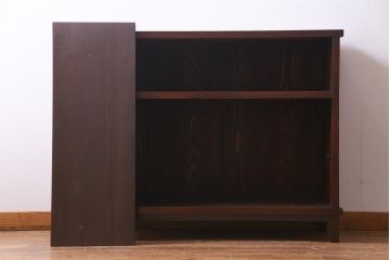 アンティーク家具　前面ケヤキ材　結霜ガラス入り　和製アンティークの脚付きキャビネット(戸棚、収納棚)