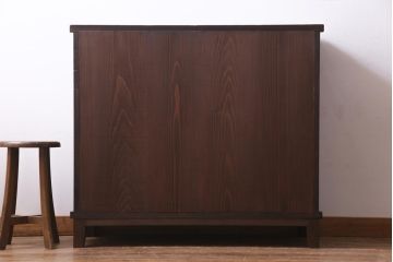 アンティーク家具　前面ケヤキ材　結霜ガラス入り　和製アンティークの脚付きキャビネット(戸棚、収納棚)